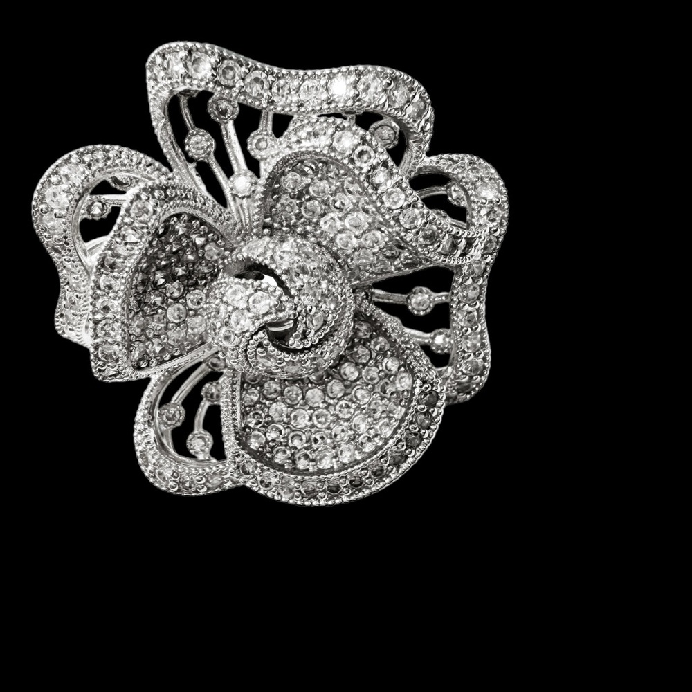 Intricate silver flower ring from estate sale size 8
